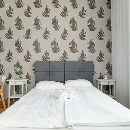 Cosy Very Berry In Close To The Park By Renters * بوزنان