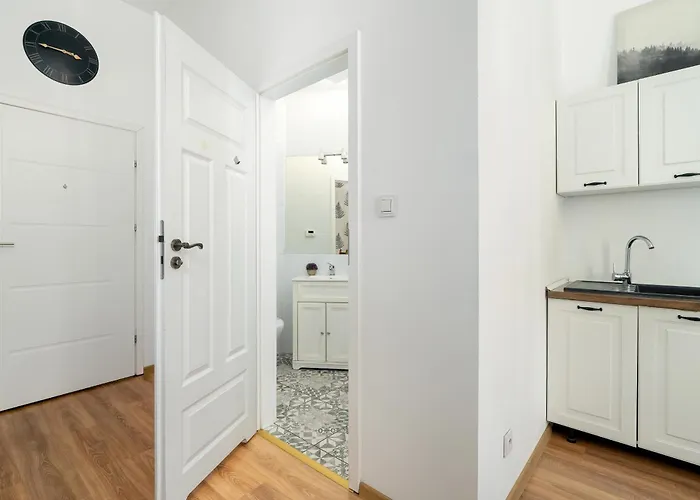 Cosy Very Berry In Close To The Park By Renters Apartment Poznan