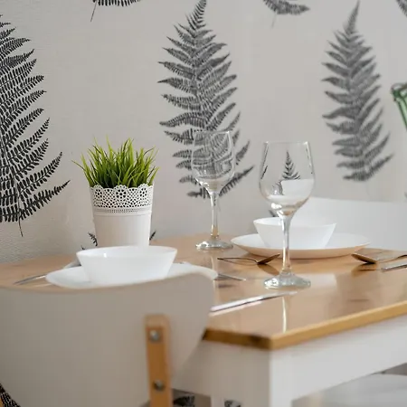 Cosy Very Berry In Close To The Park By Renters Poznań