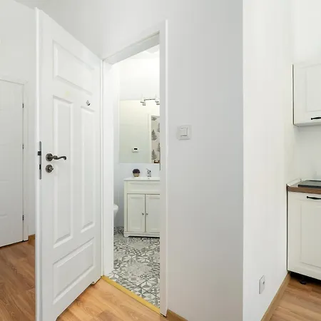 Cosy Very Berry In Close To The Park By Renters Apartment Poznan