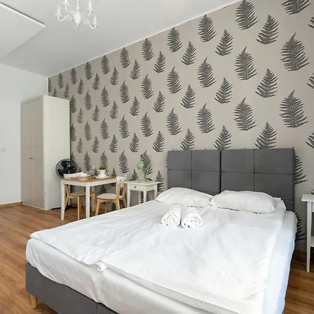 Cosy Very Berry In Close To The Park By Renters Poznań